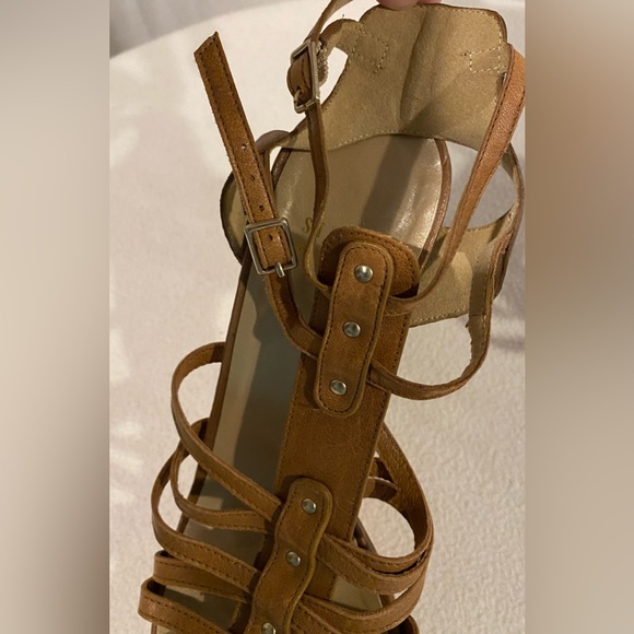 STUART WEITZMAN Brown Leather
Ankle Strap Platform Sandals Size 8
buckle heels - Picture 10 of 16